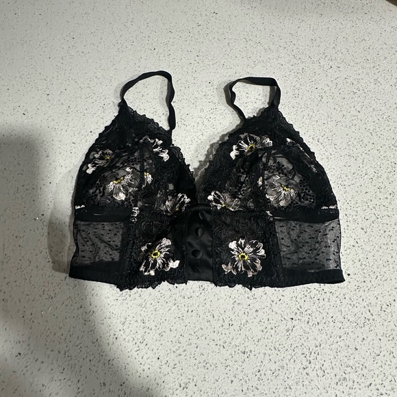 Victoria’s Secret Black Daisy Lace Bralette Size Small DD - Picture 2 of 4
